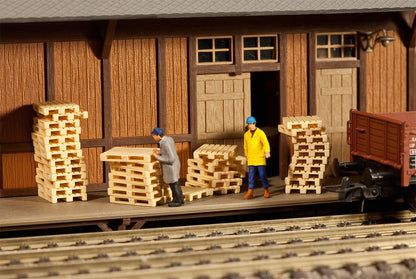 Faller 180612 HO Scale Wood Pallets, 60-Piece Model Kit