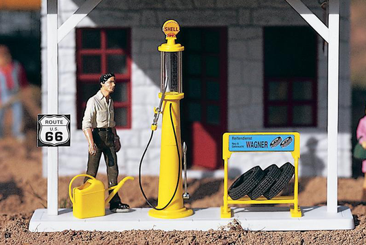 Piko 62284 G Scale Antique Gas Pump and Accessories