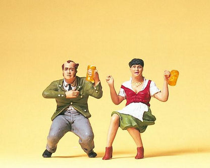 Preiser 45107 G Scale Pedestrians Couple Sitting In Beer Garden