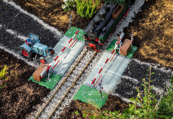 Pola 330870 G Scale Motorized European Grade Crossing