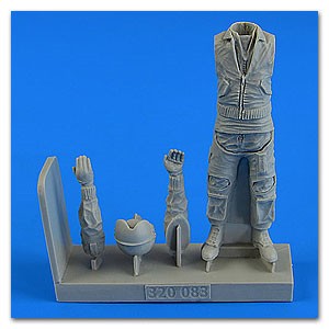 Aerobonus 320083 1/32 Modern German Luftwaffe Marine Fighter Pilot (Standing)