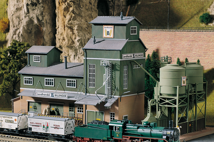 Piko 61113 HO Scale Billinger's Co-Op Storage Kit