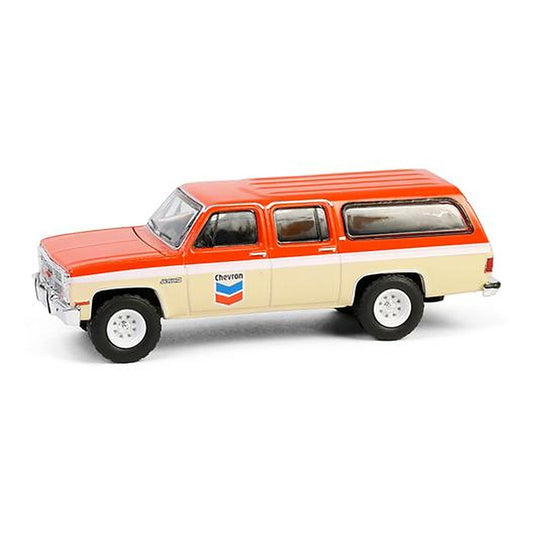 greenlight 41175 d 1 64 scale chevron 1988 gmc suburban sierra classic c10