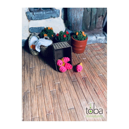 toba miniatures 1026 1 12 scale strawberry ice cream cones 5