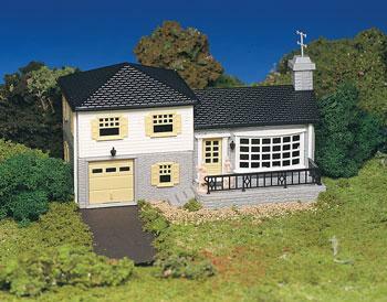 Bachmann 45213 HO Scale Plasticville Classic Kit - Split-Level House -- 2-7/8 x 6-1/8" 7.3 x 15.5cm