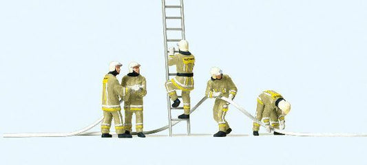 Preiser 10771 HO Scale Modern Firemen Working with Accessories (5)