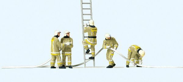 Preiser 10771 HO Scale Modern Firemen Working with Accessories (5)