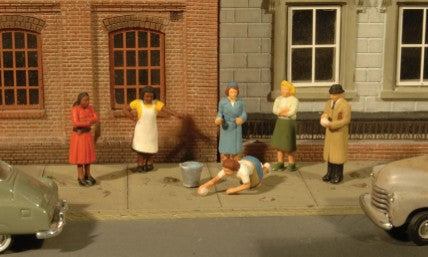 Bachmann 33117 HO Scenescapes Sidewalk People (7)