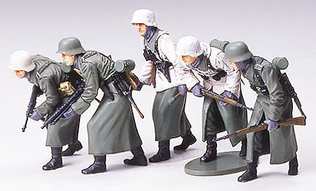 Tamiya 35256 1/35 German Assault Infantry w/Winter Gear (5)