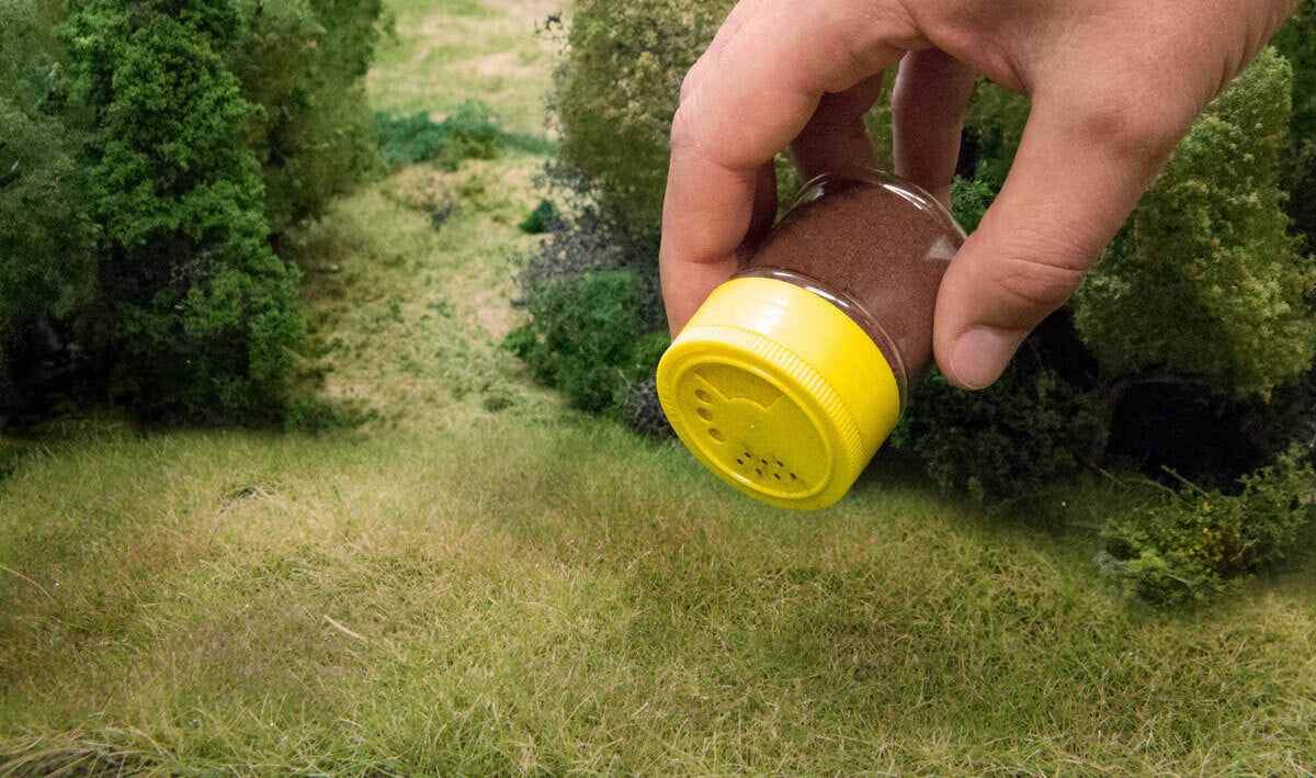 Woodland Scenics 646 All Scale Field System -- Accent Shakers pkg(2)