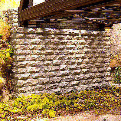 Chooch Enterprises 9850 N Scale Double-Track Cut Stone Bridge Abutment (2)