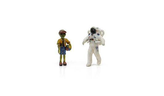Woodland Scenics A2861 O Scale Cosmic Travelers