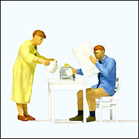 Preiser 28116 HO Scale Individual Figure Eating Breakfast