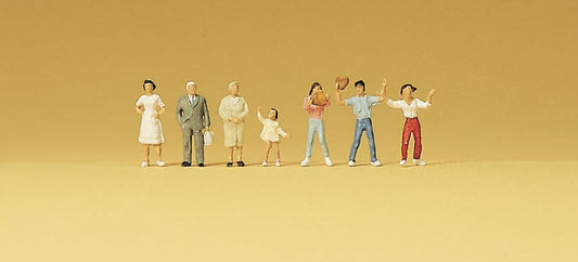 Preiser 79079 N Scale At the Sweets Stall Figure Set