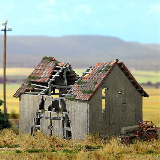 Busch 1405 HO Scale Dilapidated Barn Wood Kit