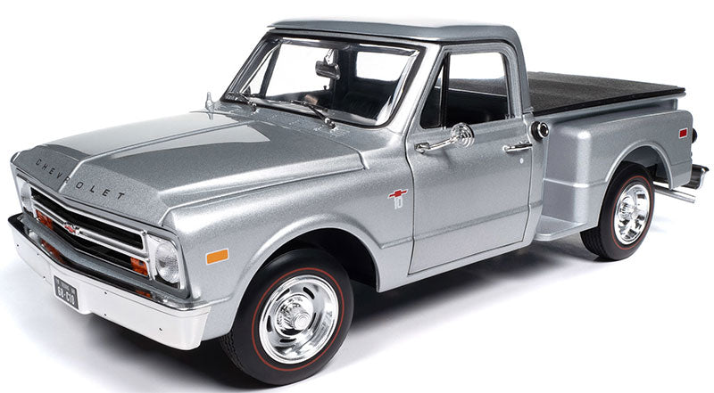 Auto World 324 1/18 1968 Chevy C10 Stepside Pickup Truck Diecast Model