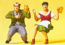 Preiser 45107 G Scale Pedestrians Couple Sitting In Beer Garden