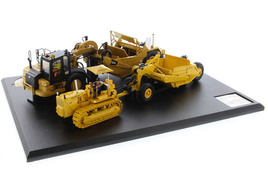 Diecast Masters 85563 1/50 Caterpillar 621K & No.70 Scraper Set