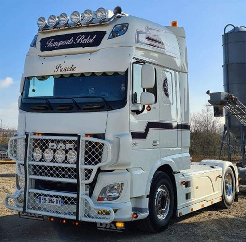 WSI 581834 1/50 Scale Transport Belot - DAF XF Super Space Cab