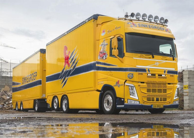 WSI 01-3728 1/50 Scale Sinke - Volvo FH4 Globetrotter 6x2 Tag Axle