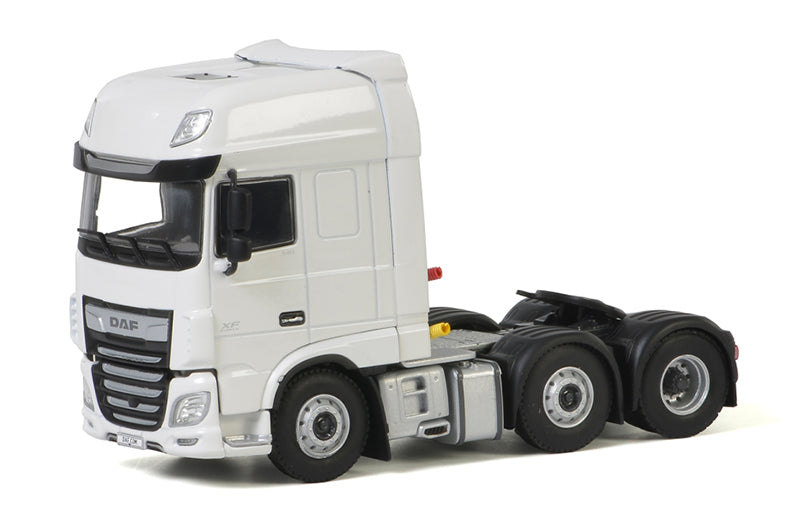 WSI 43160 1/50 Scale DAF XF Super Space Cab MY2017 6x2 Tractor