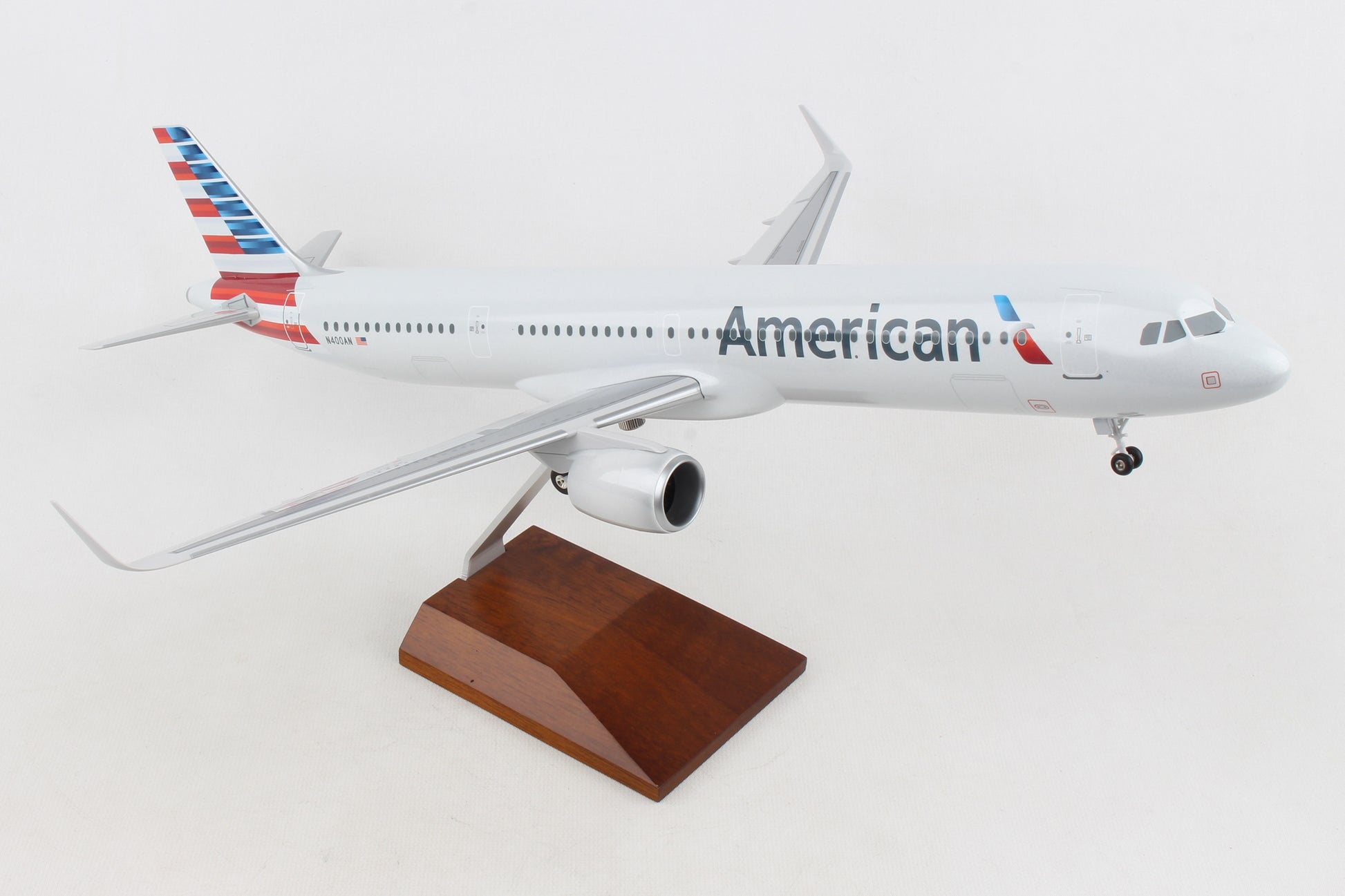 Skymarks Supreme SKR8422 Skymarks American A321Neo 1/100 W/Wood Stand & Gear