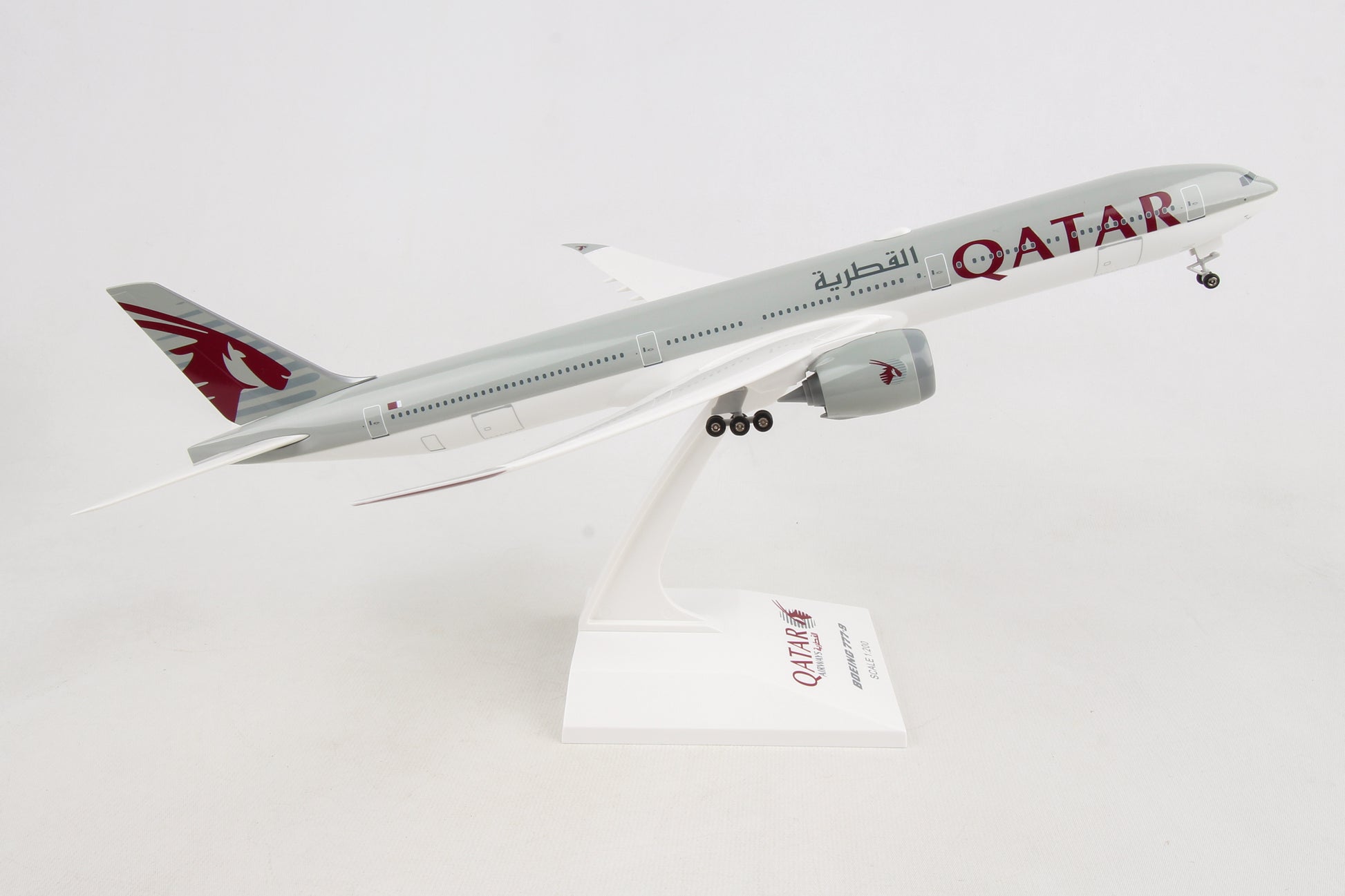 Skymarks SKR1014 Skymarks Qatar 777-9 1/200 W/Gear & Flex Wingtips