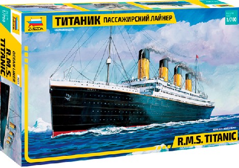 Zvezda 9059 1/700 RMS Titanic Ocean Liner