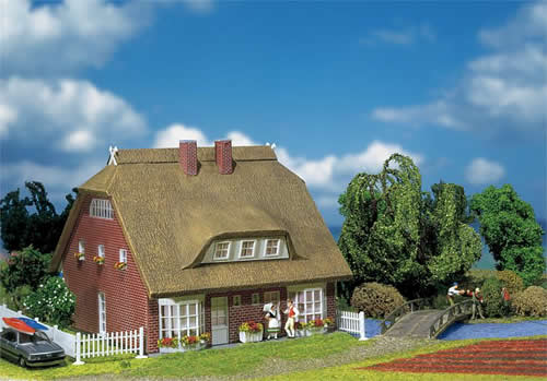 Faller 130250 HO Scale Thatched Roof House - Kit -- 5 x 6-3/8 x 4-3/8" 12.5 x 16 x 11cm