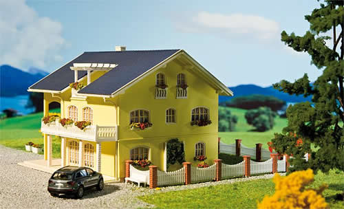 Faller 130393 HO Scale Siena House - Kit -- 6-3/8 x 5-1/2 x 4-1/4" 16.2 x 14 x 10.7cm