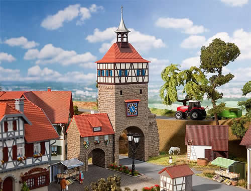 Faller 130406 HO Scale City Wall Gate w/Gate House - Kit (Plastic) -- 6-7/8 x 2-3/16 x 9.13/16" 17.5 x 5.5 x 25cm