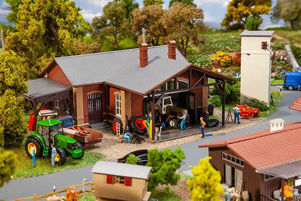 Faller 130579 HO Scale Agricultural Farm Machine Workshop -- Kit - 7-7/8 x 6-5/16 x 3-7/16" 20 x 16 x 8.8cm