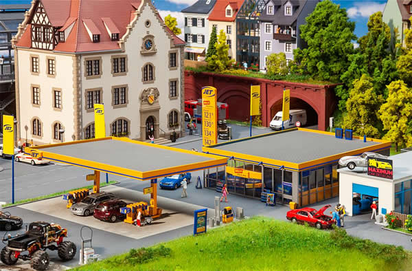 Faller 130589 HO Scale Jet Modern Gas Station -- Kit - Pump Roof: 7-3/16 x 4-7/8 x 2-3/8" 18.2 x 12.4 x 6.3cm Building: 7-1/