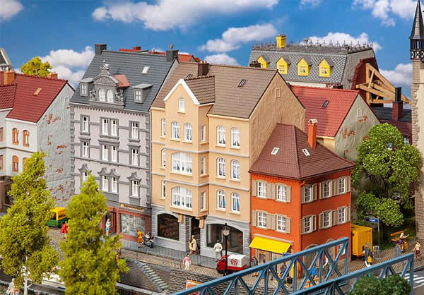 Faller 130706 HO Scale Townhouse with Shoe Store -- Kit - 5-5/16 x 5 x 7-7/8" 13.5 x 12.5 x 20cm