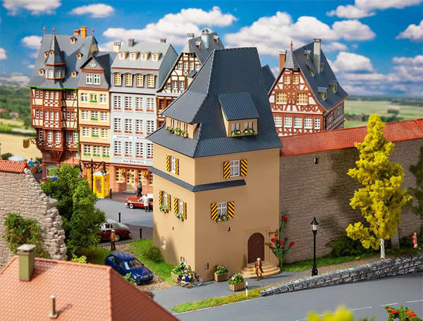 Faller 130821 HO Scale Historic Town House -- Kit - 10.5 x 10.3 x 20cm