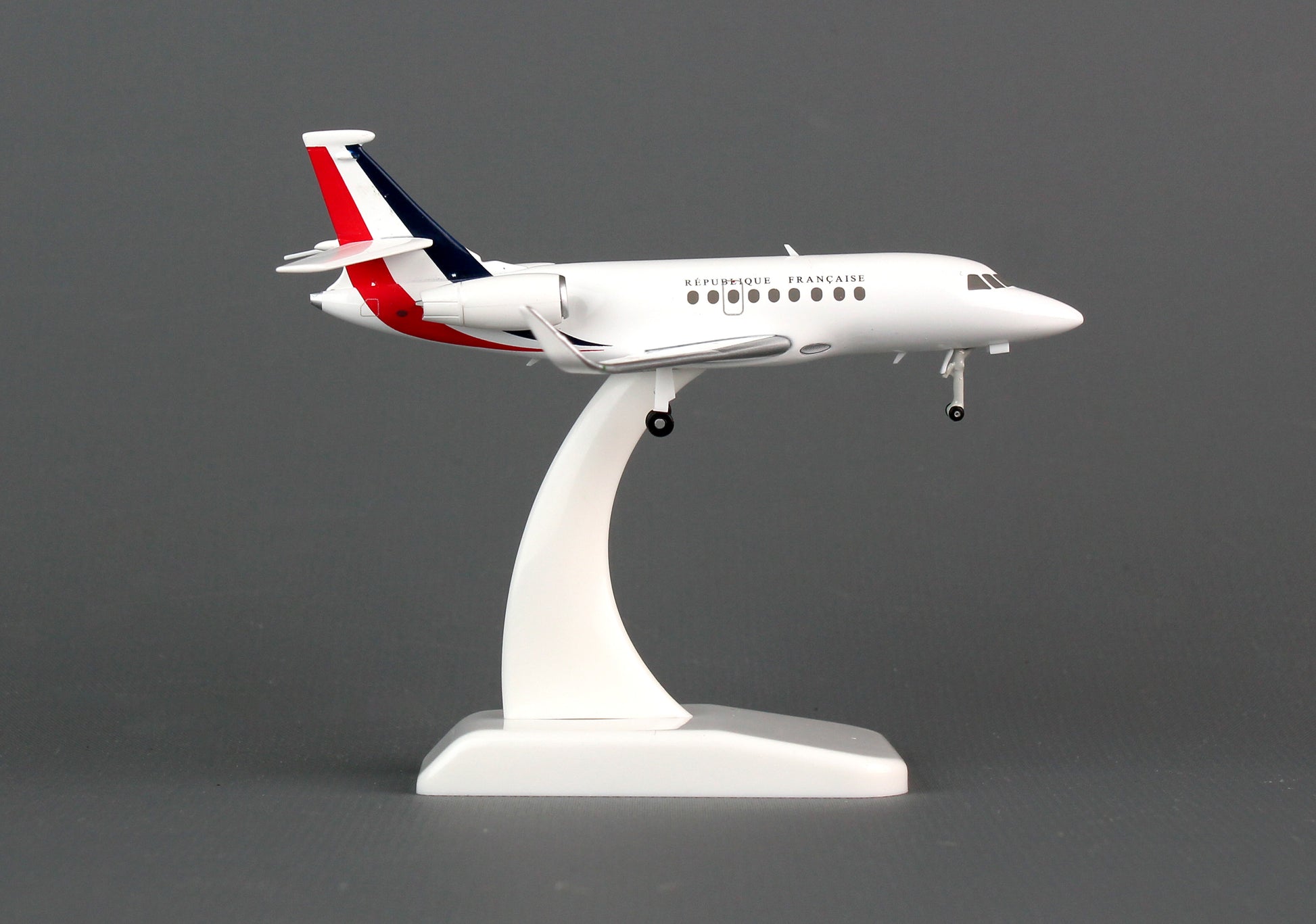 Hogan Wings 1/200 HG5842 Hogan French Air Force Falcon 2000Lx 1/200