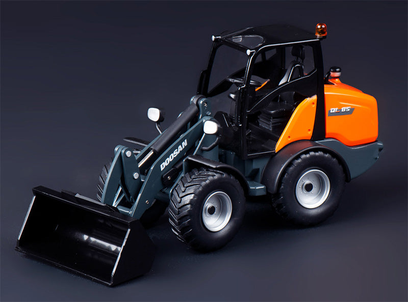IMC 16-1008 1/32 Scale Doosan DL85 Compact Wheel Loader