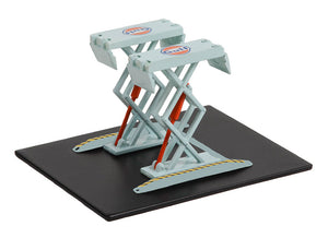 Greenlight 16160-B 1/64 Scale Gulf Oil - Automotive Double Scissor Lift Auto