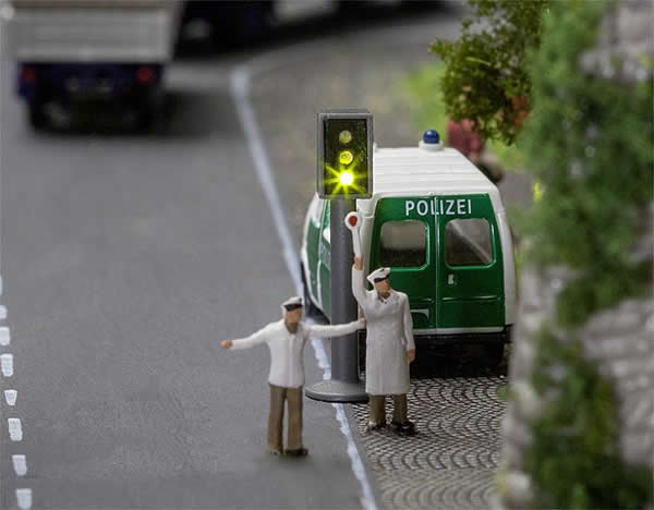 Faller 162060 N Scale LED Traffic Signals w/Controller - Car System -- pkg(2)