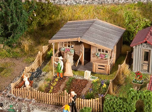 Faller 180493 HO Scale Garden w/Large Garden House - Kit (Plastic w/Scenery Materials) -- 4-1/8 x 2-7/8 x 1-7/16" 10.5 x 7.4 x 3.6cm