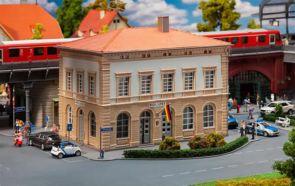 Faller 191754 HO Scale Central Police Station -- Kit - 7-1/2 x 6-1/8 x 7-1/2" 19.1 x 15.5 x 19cm