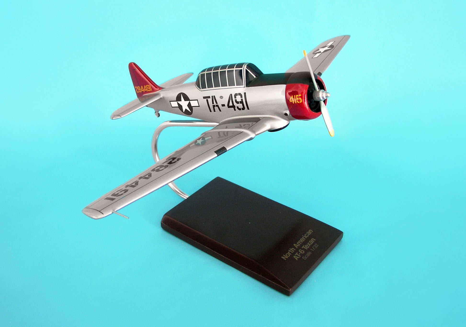 Executive Series A0332 Exec Ser At-6G Texan 1/32 (At06Ayt)