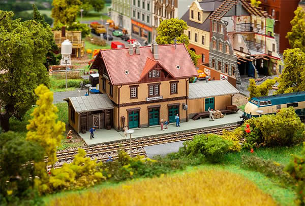 Faller 212122 N Scale Ochsenhausen Station -- Kit - 6-1/2 x 3-1/16 x 3-1/16" 16.5 x 7.8 x 7.8cm