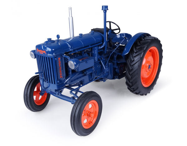 Universal Hobbies 2638 1/16 Scale Fordson Major E27N Tractor