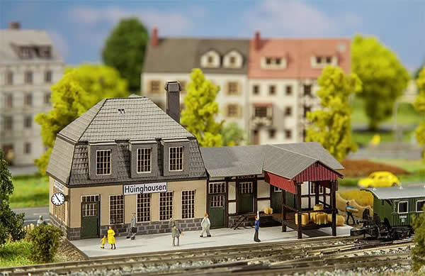 Faller 282704 Z Scale Huinghausen Station -- Kit - 4-1/16 x 2-5/8 x 2-1/8" 10.3 x 6.7 x 5.4cm