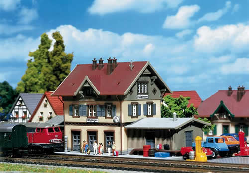 Faller 282707 Z Scale Guglingen Station w/Shed -- 11.9 x 5.6 x 6cm