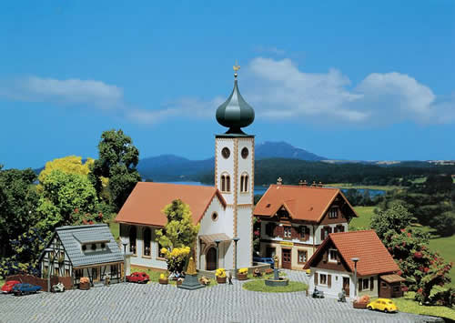 Faller 282777 Z Scale Village Set -- 11.0 x 6.0 x 15.8; 5.8 x 4.0 x 3.9(2); 5.6 x 4.5 x 4.2cm