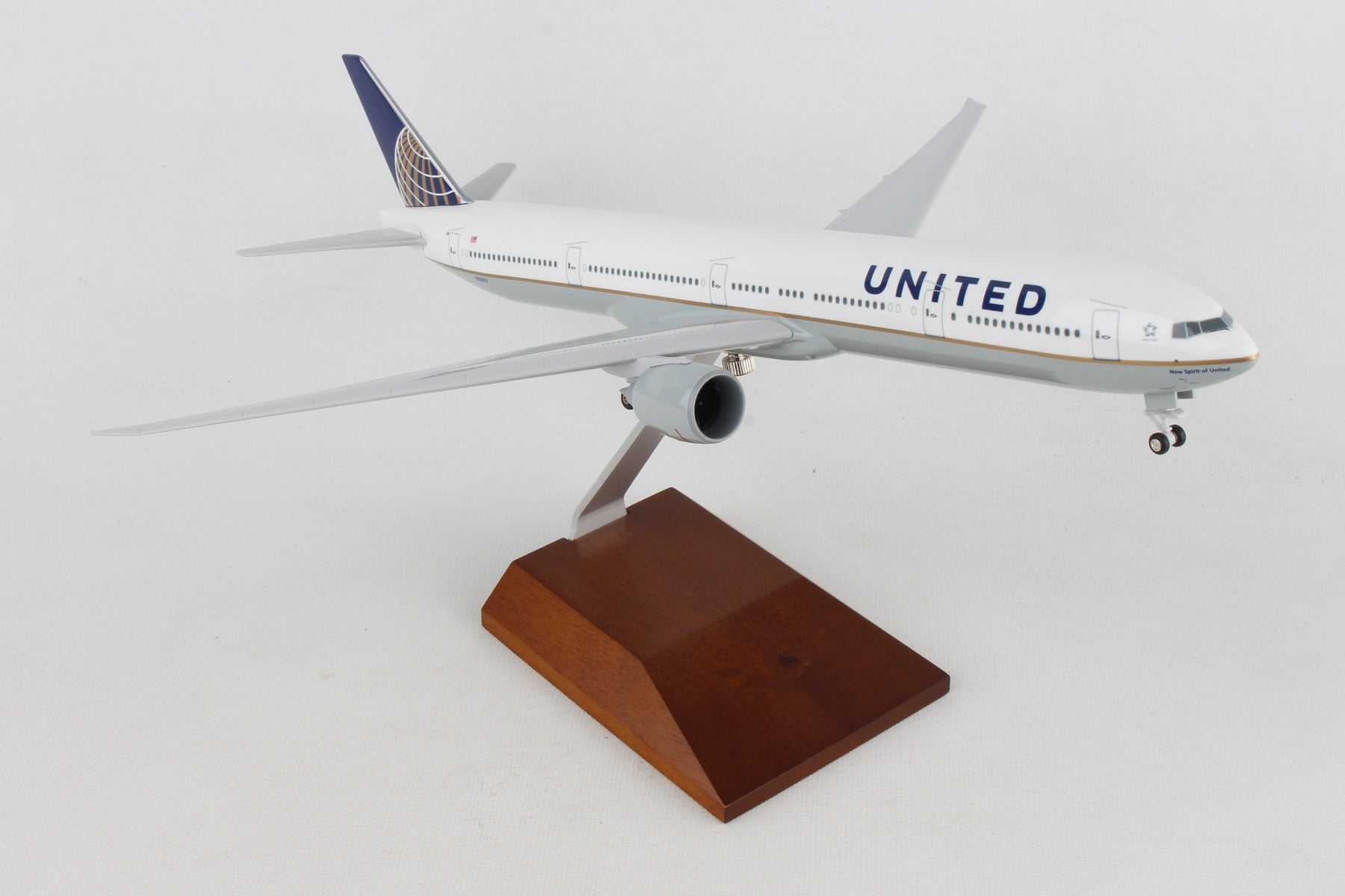 Skymarks SKR5103 Skymarks United 777-300 1/200 W/Wood Stand