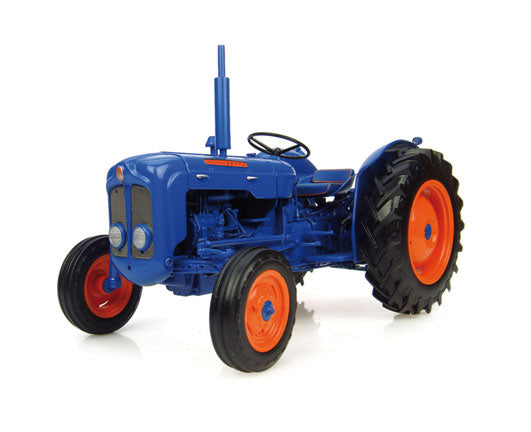 Universal Hobbies 2898 1/16 Scale Fordson Dexta Tractor - 1960