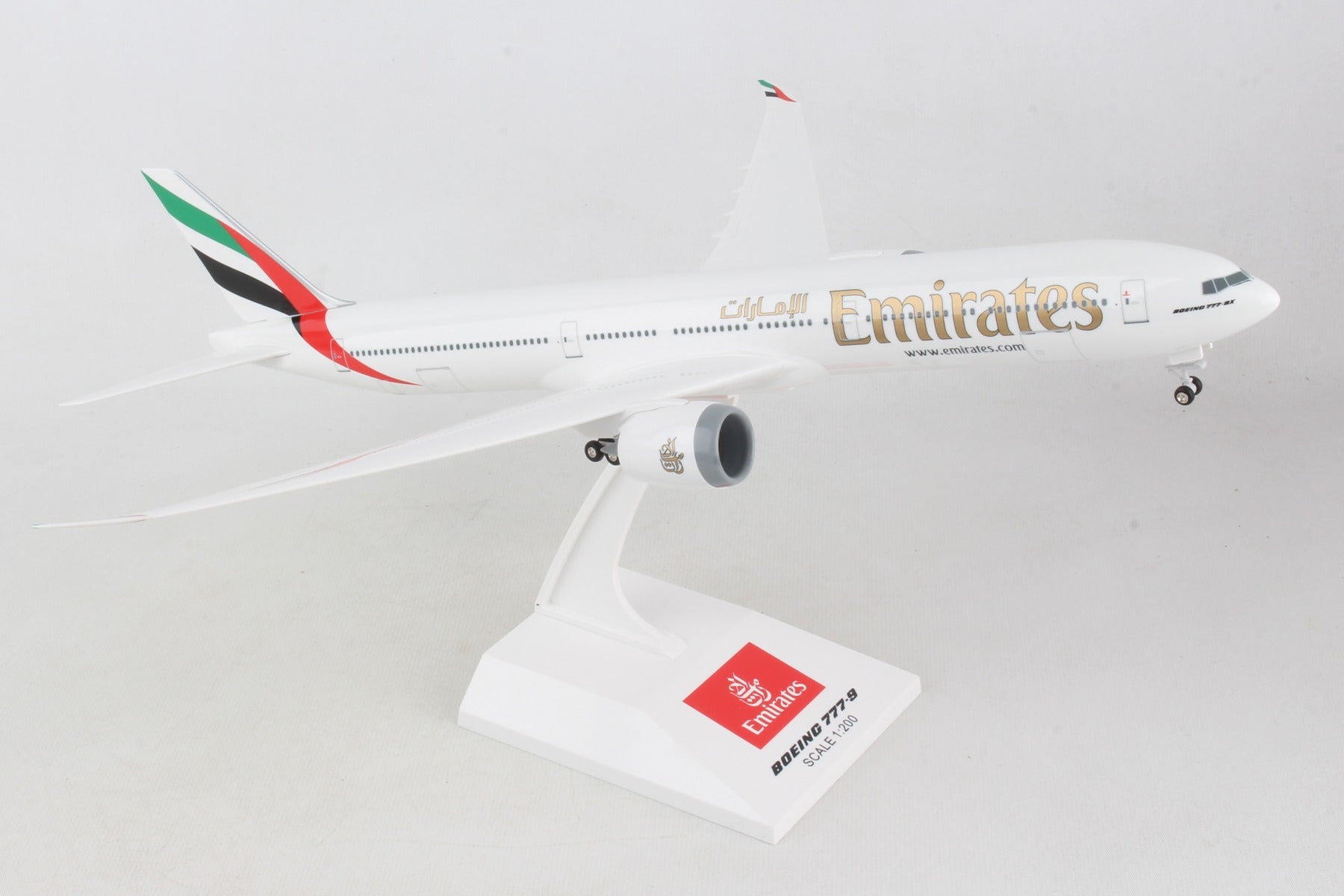 Skymarks SKR1043 Skymarks Emirates 777-9 1/200 W/Gear